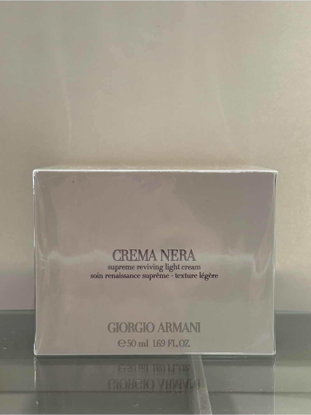 Giorgio Armani Crema Nera Supreme Reviving Light Cream - White